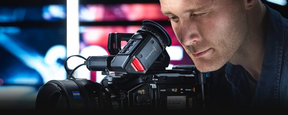 Blackmagic URSA Mini Pro 12K – Hledáček a ramenní sada