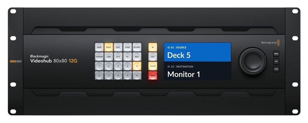 Blackmagic Videohub 80x80 12G – Živý obraz na LCD před přepnutím
