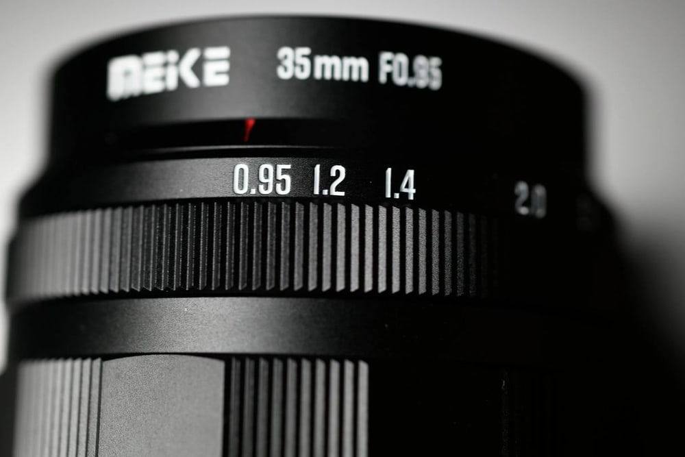 Objektivy Meike f/0.95