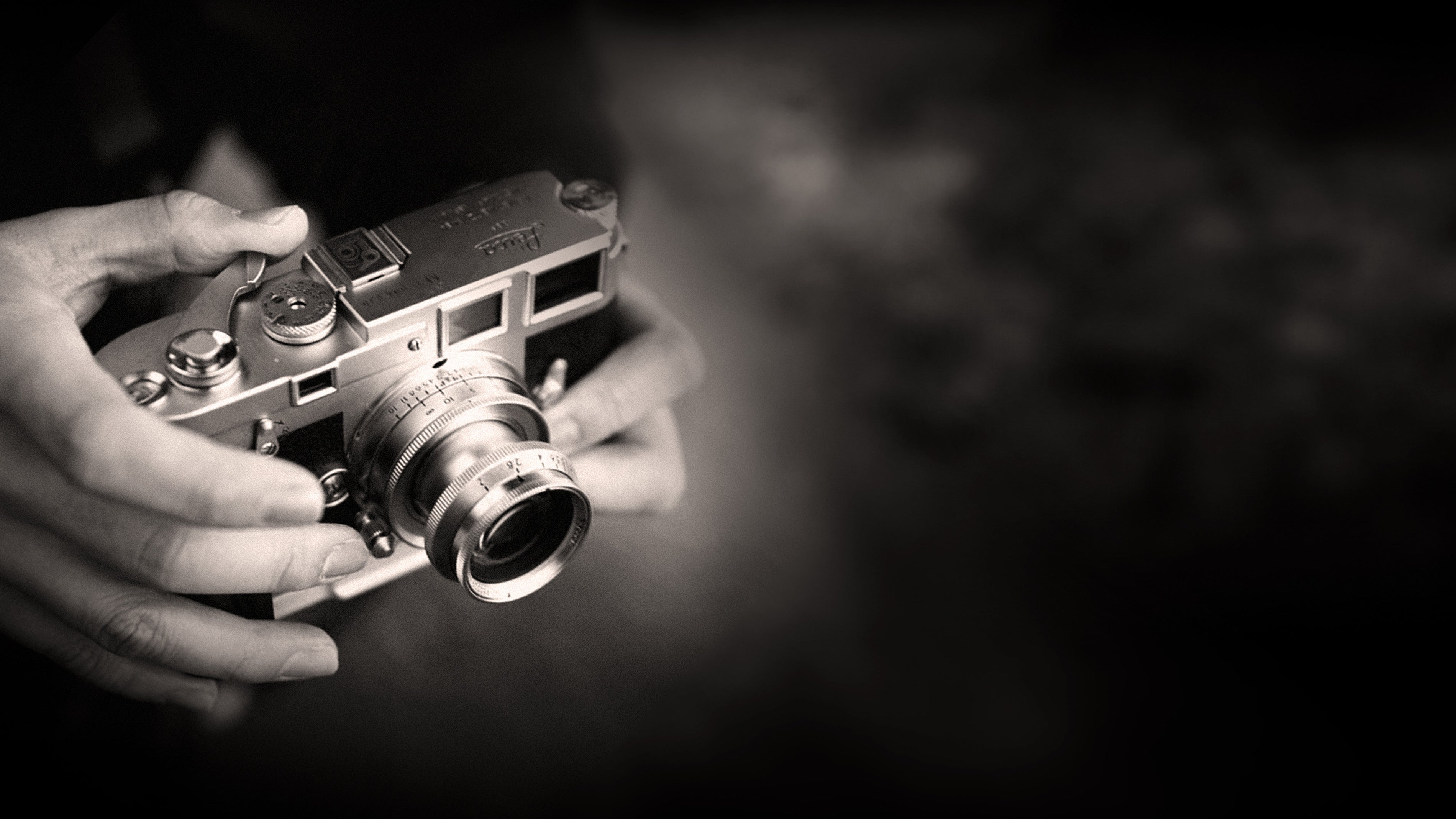 Fotografie objektivu Thypoch Eureka 50 mm f/2 nasazeného na fotoaparátu Leica M