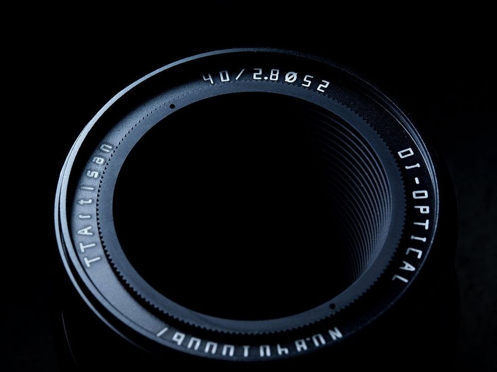 TTArtisan APS-C Macro 40mm F2.8 – Optika 8 prvků v 7 skupinách